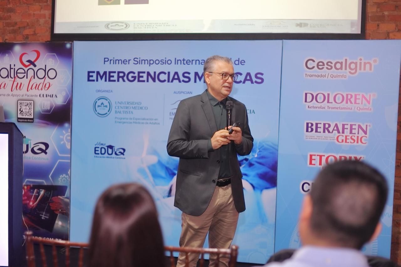 Dr. Frederico Arnaud palestrando no Primeiro Simpósio Internacional de Emergências Médicas, no Paraguai